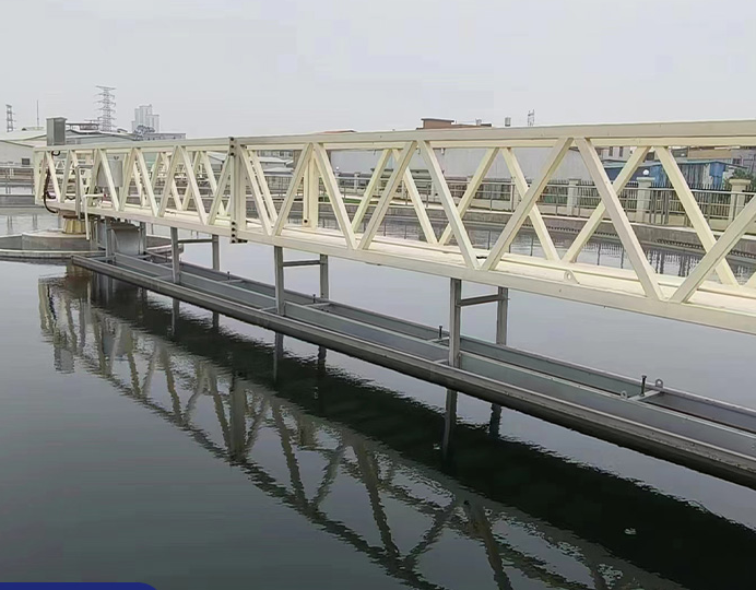 桁車式刮泥機_平流沉淀池往復式全自動桁車刮泥機廠家